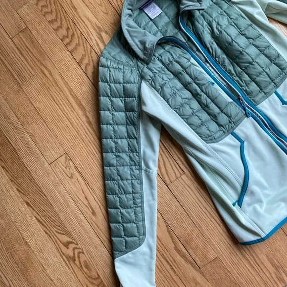 Patagonia Light Sage and Pale Mint Hybrid Ski Jacket - Picture 2 of 5